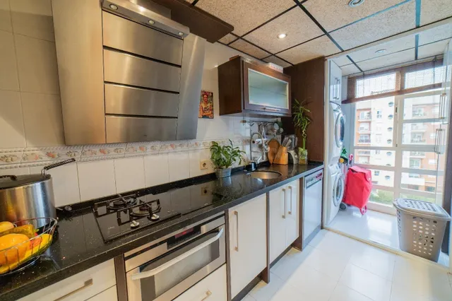 Nervión Santa Justa. Excelente vivienda familiar de 3 habita - foto 2