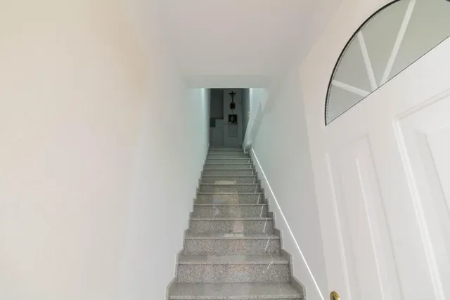 VIVIENDA CON NEGOCIO EN ABANILLA. — 25