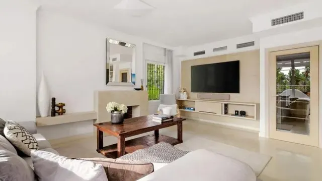 Chalet adosado en la Milla de Oro de Marbella — panorámica de La Concha — 25