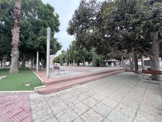 PRIMERO CON DOS SUPER PATIOS — 25