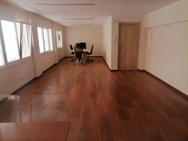 Amplia Oficina Reformada en el Corazón de Ponferrada — 2