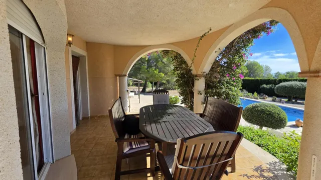 Chalet con piscina, gran parcela y licencia turística — 11