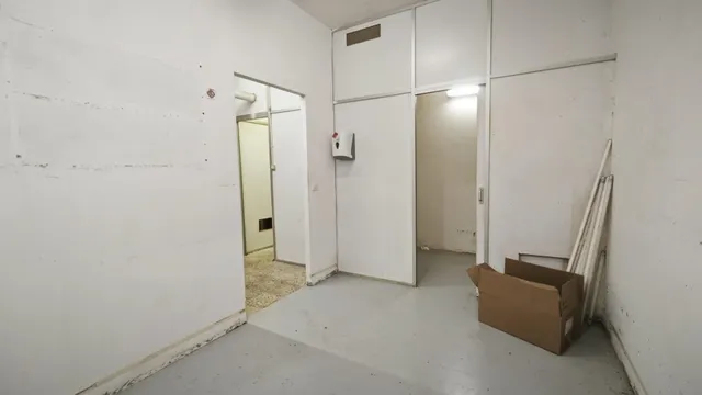 Local en venta para reformar en la calle Salinas, Vila de Gràcia. — 7