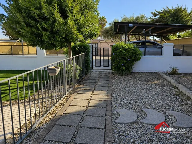 ¡Casa no hipotecable con piscina privada en Las Cigüeñas! - foto 2