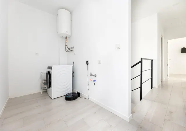 Bonita casa independiente de reestreno en zona residencial de la Zubia — 23