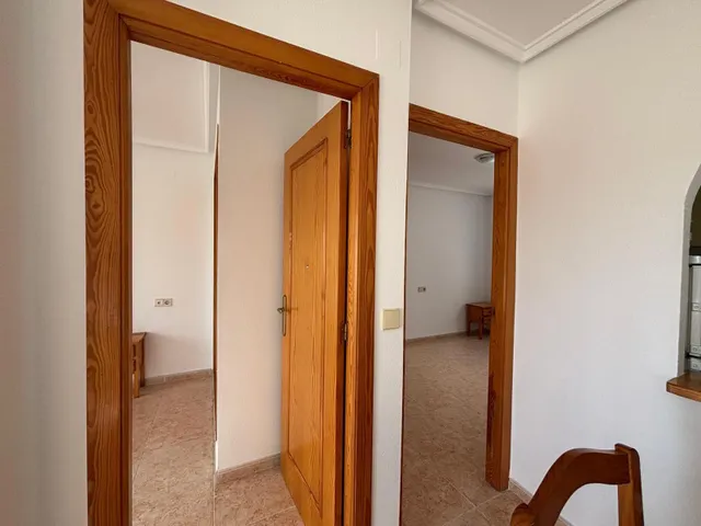 Ático de 2 dormitorios y 2 baños con piscina y parking a 550 metros del mar — 9