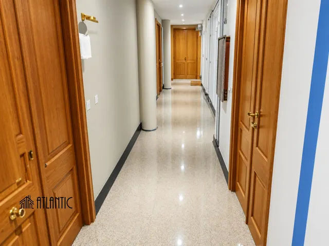 Oficina 1 habitación 49m² en alquiler - Centro Urbano — 13
