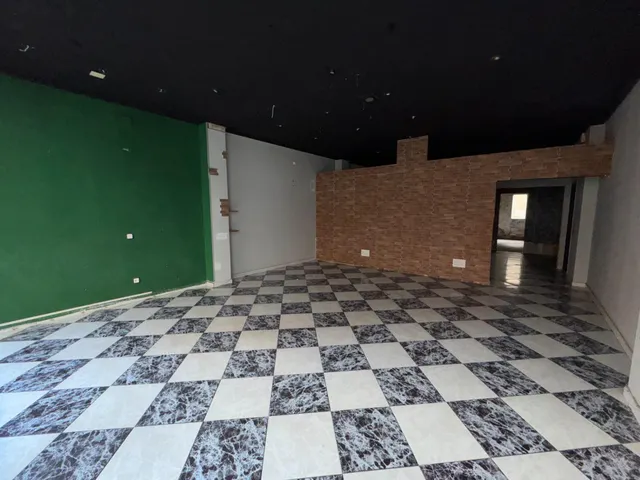 Amplio Local Comercial en la Zona Alta de Ponferrada — 23
