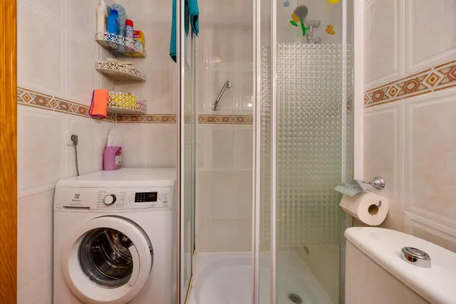 Apartamento 2 dormitorios con orientación sur y piscina comunitaria. — 21