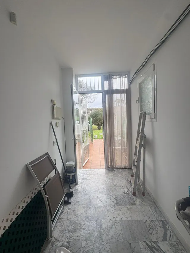 Apartamento con patio privado y piscina en urbanización cerrada – A pasos del mar — 13