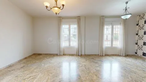 ¡¡ CASA ESPACIOSA CON SÓTANO, PATIO Y TERRAZA EN VILLAFRANCA !!