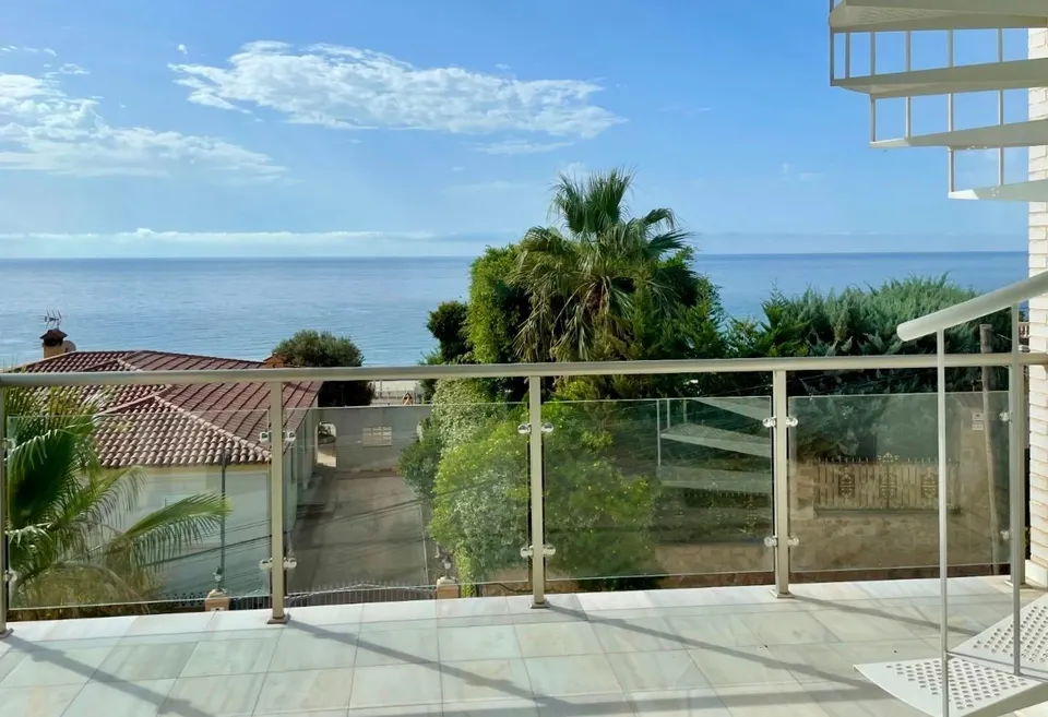 Exclusivo conjunto residencial con vistas al mar