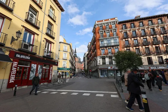 Piso en alquiler en calle de Concepción Jerónima 35, Madrid — 23