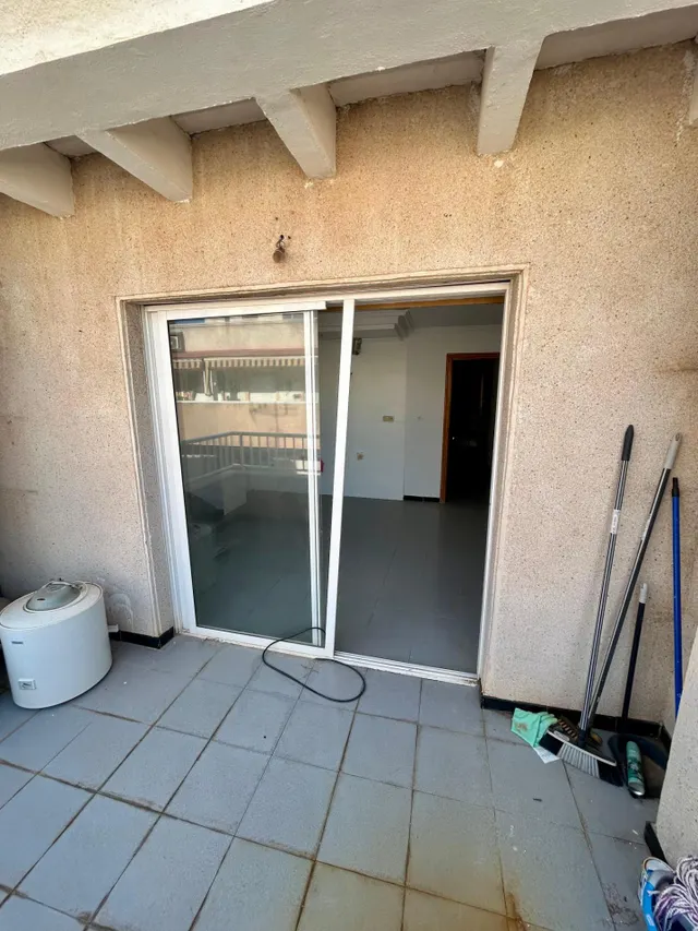 ¡Oportunidad Única! Ático para Reformar en el Centro de Torrevieja con Vistas Despejadas. — 16