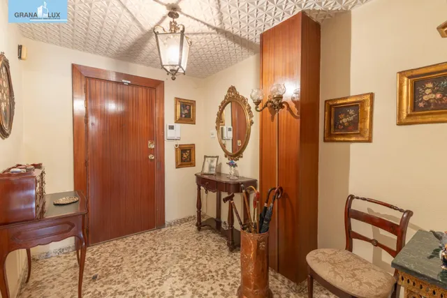 Amplia vivienda en pleno centro de Granada — 8