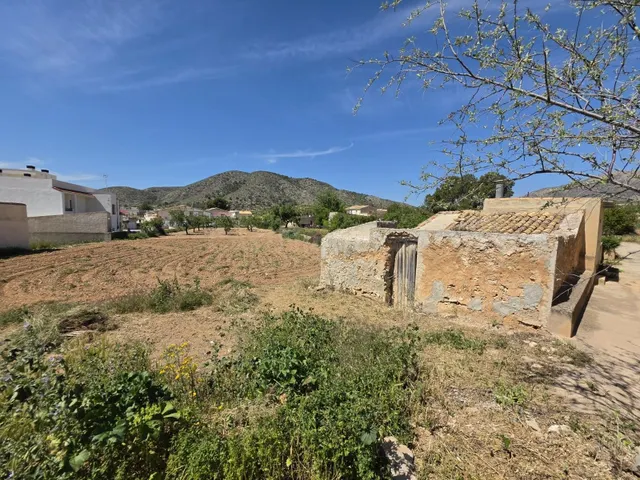 Parcela en La Canalosa - 280 m² con potencial para jardín o 