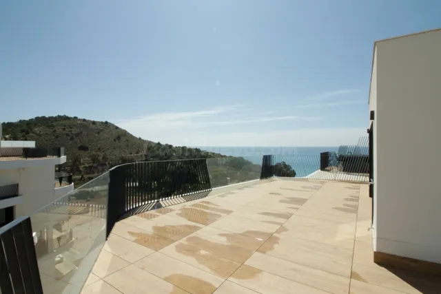 Exclusivo ático dúplex con vistas frontales al mar en Villaj - foto 5