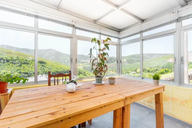 CASA CON CUADRA, QUESERÍA Y TERRENOS AGRARIOS EN TORMALEO (I