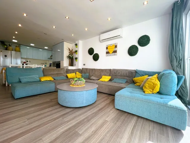 "Apartamento en primera línea de playa con jardín privado, d - foto 3
