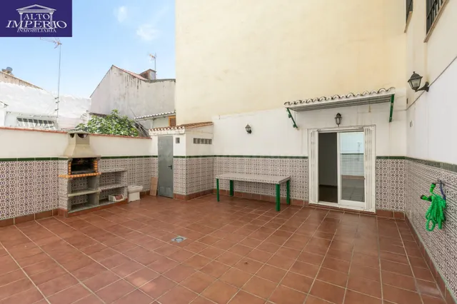 Piso en Armilla Centro con patio de 46 m2, 2 dormitorios y metro — 2