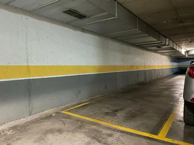 SE VENDE PLAZA DE GARAJE EN LA ROSALEDA — 6