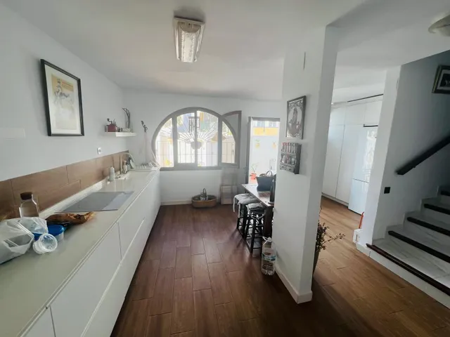 PAREADO EN VENTA EN LA COLINA A UN PASO DE LA PLAYA. — 19