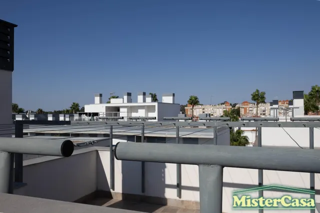 ¡¡¡EXCLUSIVA!! ROTA  Piso de 4 dormitorios, 2 baños, garaje y trastero. Gran patio privado y piscina comunitaria. — 44