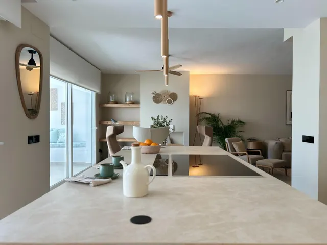 Espectacular vivienda reformada con jardín privado en Palm Beach, Marbella — 22