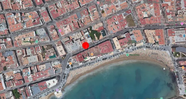Apartamento con 2 dormitorios, 2 baños a 50 metros de la Pla