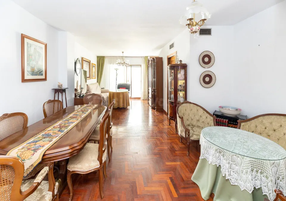 VIVIENDA EN ZONA CENTRO - ALHAMAR, CON PLAZA DE GARAJE Y CALEFACCIÓN