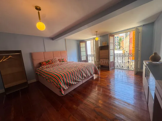 CUATRO habitaciones DISPONIBLES EN ESTE AMPLIO PISO EN PLENO CASCO VIEJO DE OURENSE (CONTRATO TEMPORAL) — 2