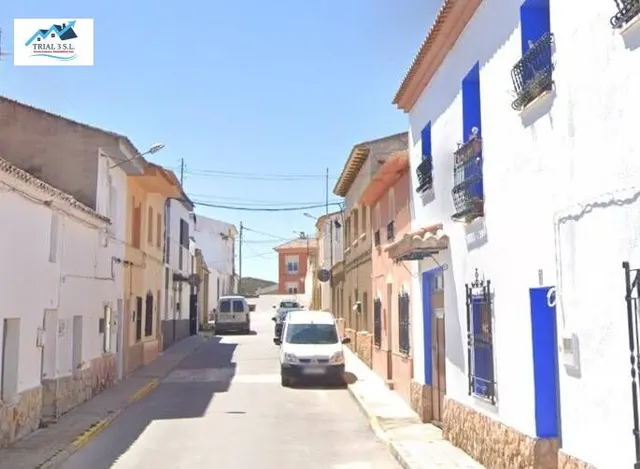 Venta de Casa Adosada en Fuentealbilla (Albacete) - foto 2