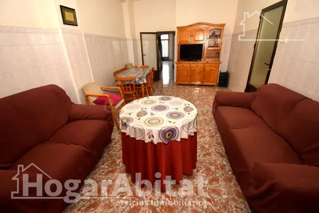 MAGNÍFICA CASA LUMINOSA CON GARAJE Y DOS TERRAZAS, TODA AMUE - foto 3
