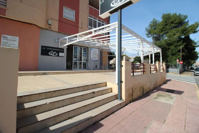 REF. 106 - ALQUILER LOCAL COMERCIAL PLAYA CONCHA