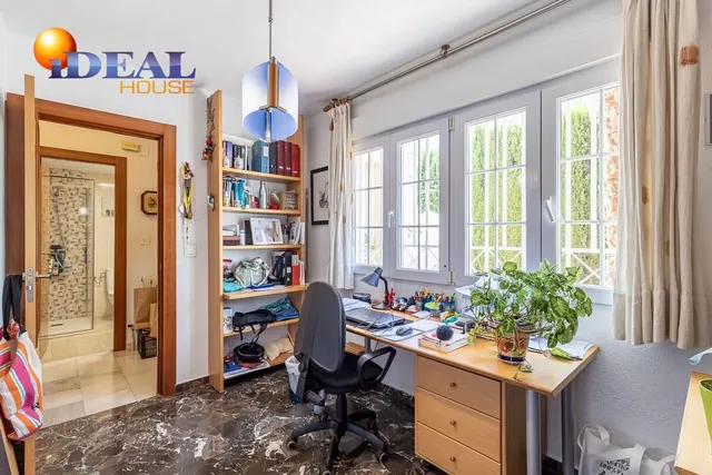CASA PAREADA EN LA ZUBIA CON PISCINA, ZONA DE BARBACOA Y JARDÍN — 11