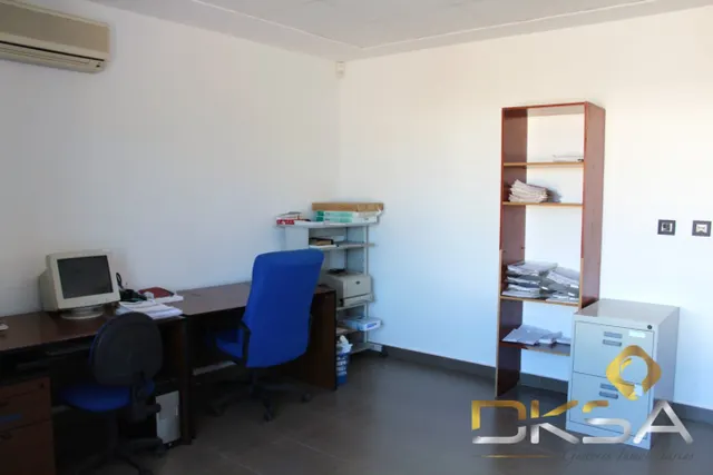 Nave con oficinas muy bien ubicada, ocasión!! — 12