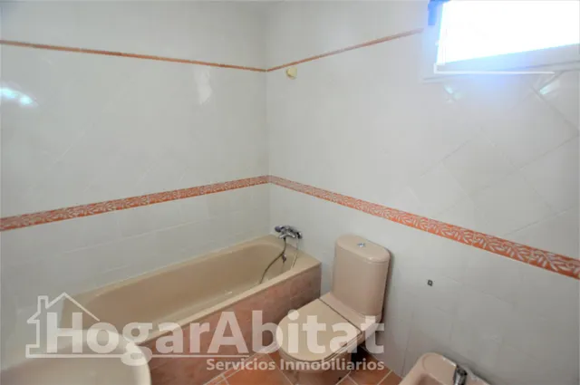 AMPLIO CON GARAJE Y ASCENSOR JUNTO HOSPITAL PESET — 25
