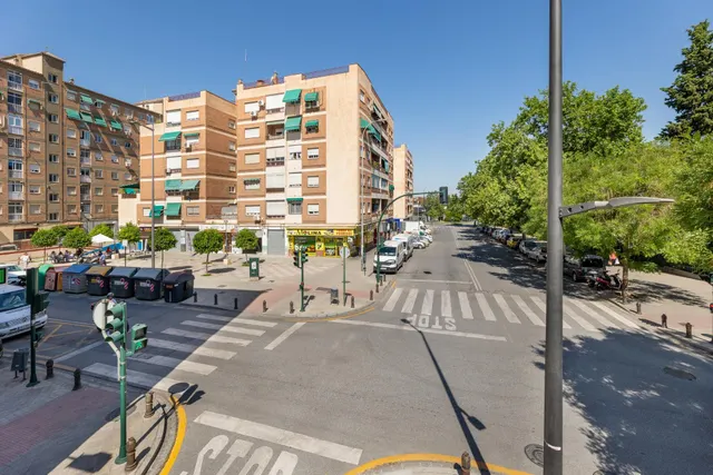Local + vivienda en Avda. Cadiz — 31