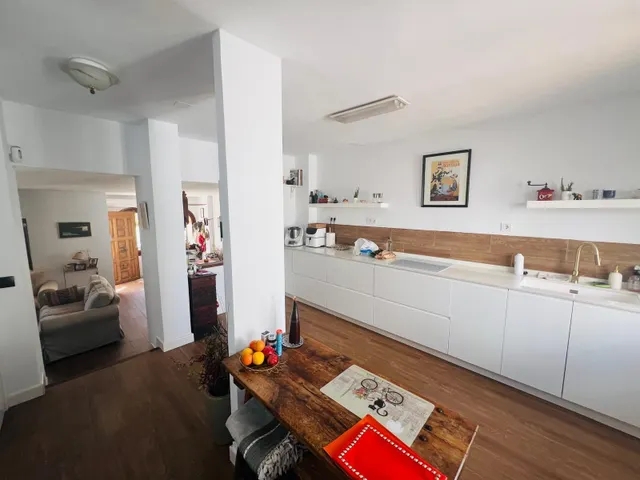 PAREADO EN VENTA EN LA COLINA A UN PASO DE LA PLAYA. — 16