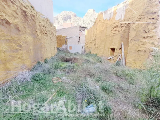 ¡OPORTUNIDAD INCREÍBLE! TERRENO URBANO ESQUINERO Y AMPLIO - foto 3