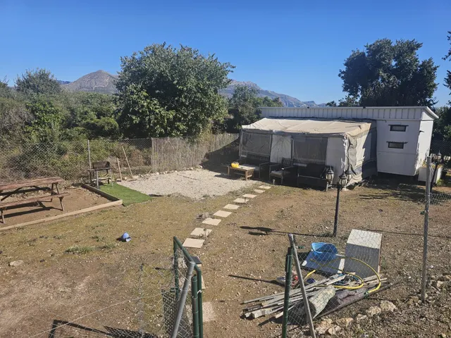 Se vende parcela con casa prefabricada zona La Nucia — 28