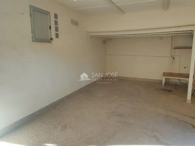SE VENDE CHALET CON PISCINA EN MUY BUEN ESTADO EN ASPE ZONA DE UCHEL — 45
