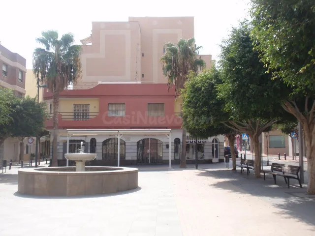 LOCAL COMERCIAL EN ALQUILER PLAZA PARROCO JOSE JIMENEZ - foto 3