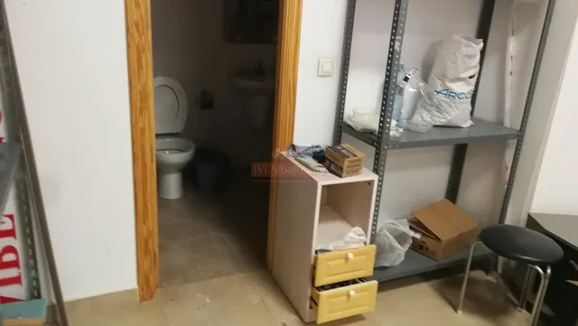 SE ALQUILA LOCAL DIÁFANO EN UNA DE LAS PRINCIPALES — 17