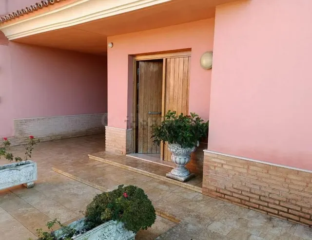 Chalet independiente en venta en Sanlúcar la Mayor - foto 4