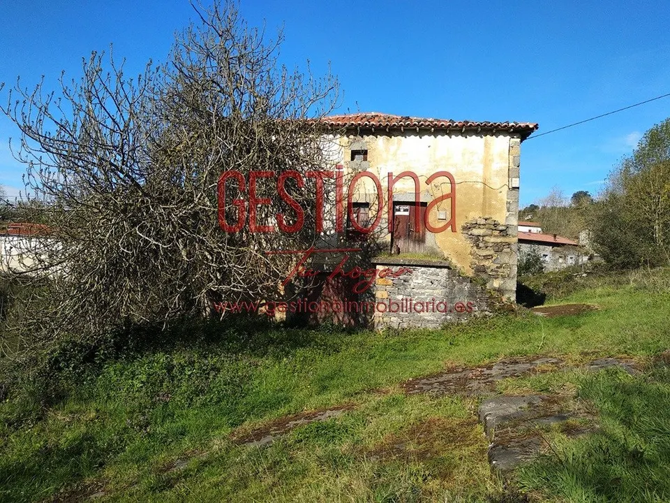 CASA PARA REFORMAR CON TERRENO. SOBA