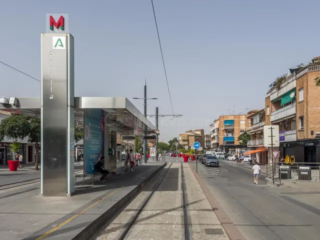 Piso de 3 Dorm. en Armilla (frente al AYUNTAMIENTO y Metro) — 2