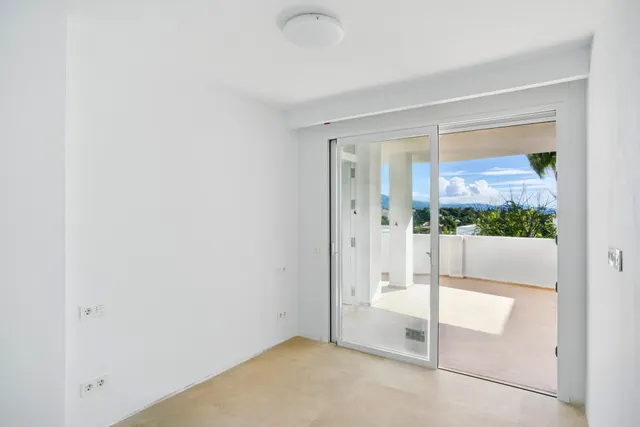 Apartamento de dos dormitorios bellamente reformado en la comunidad cerrada de Jardines de Andalucía — 14