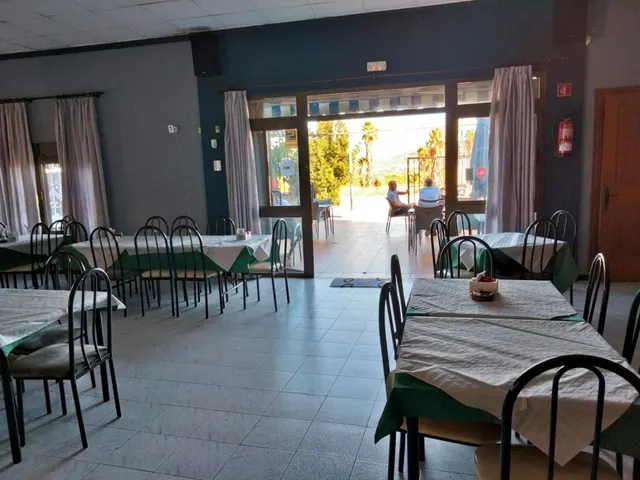 Edificio con restaurante en Tormos — 3