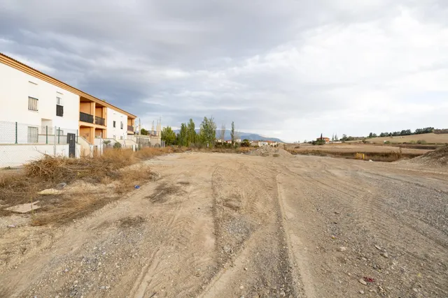 MAGNIFICO TERRENO URBANO EN LA MALAHA MUY CERCA DEL POLIGONO INDUSTRIAL DE ESCUZAR — 7